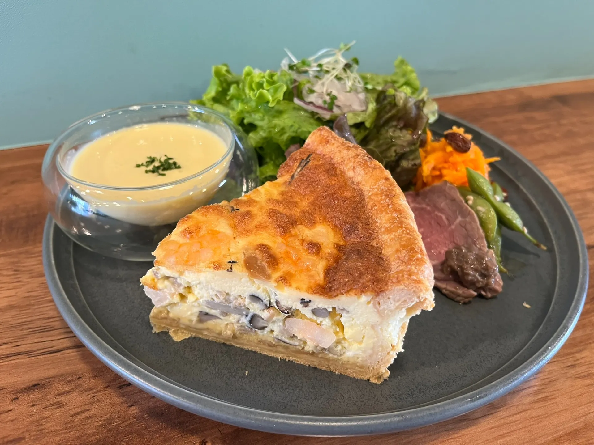 キッシュプレートを大阪市で楽しむおしゃれランチとテイクアウト活用術