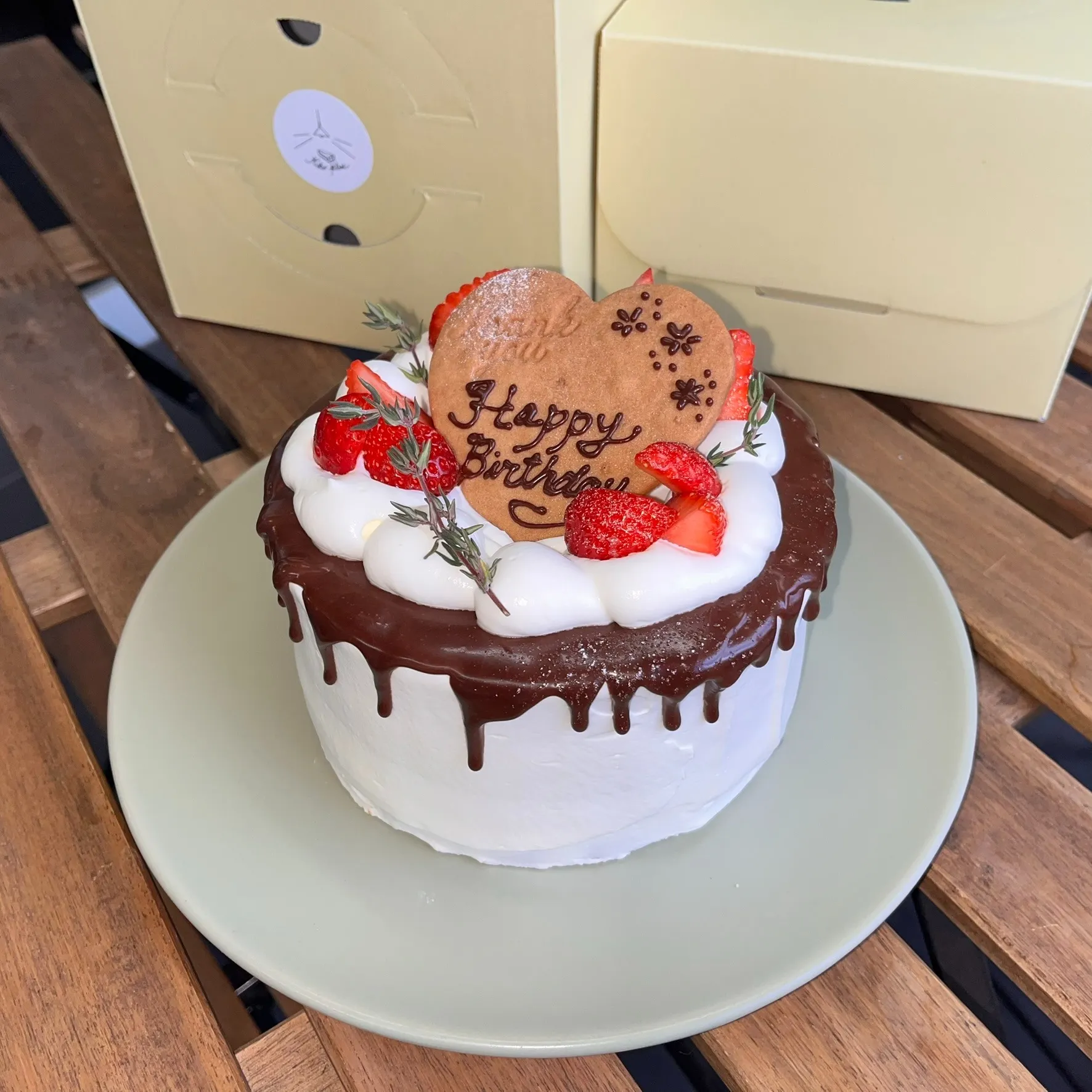 お誕生日や記念日などホールケーキのご注文承ります